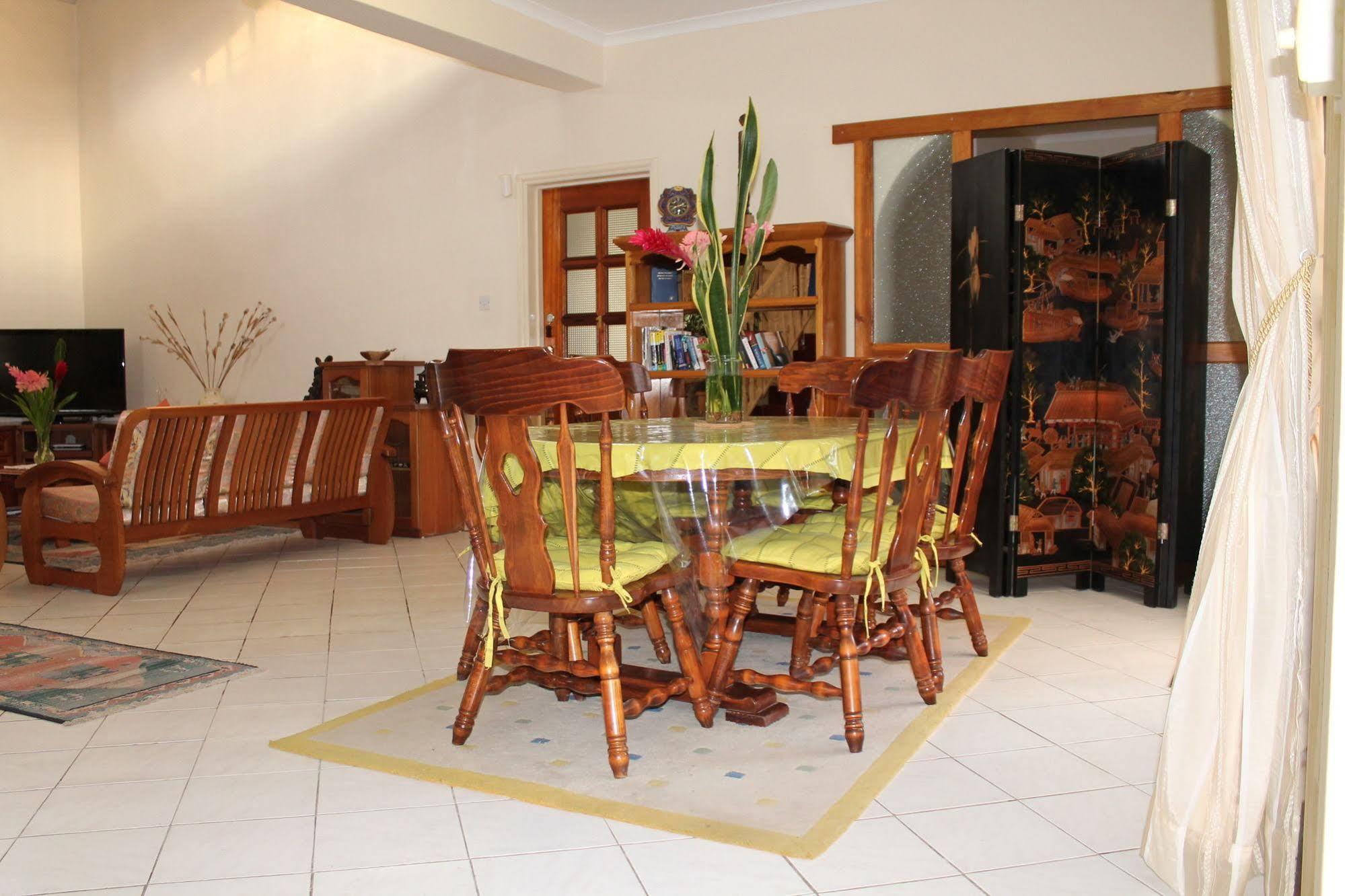Carana Hilltop 3* Glacis (Mahe)
